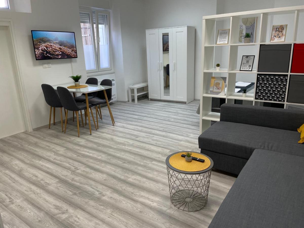 Apartment Studio Beauty In Centar Pula Bagian luar foto