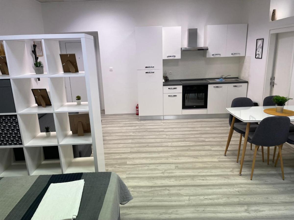 Apartment Studio Beauty In Centar Pula Bagian luar foto